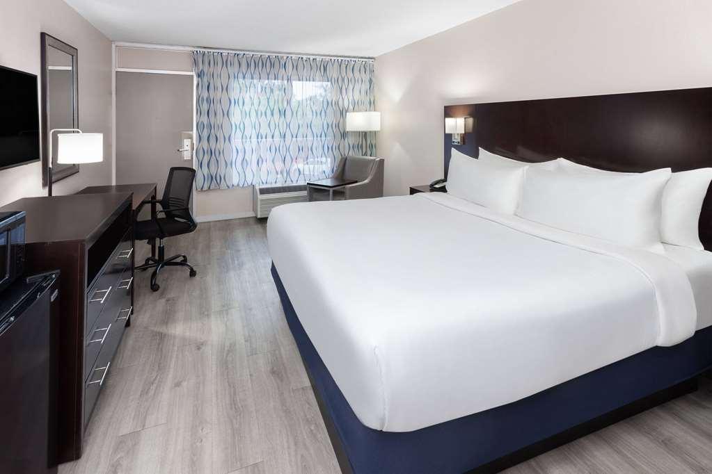 Days Inn By Wyndham Melbourne Room photo