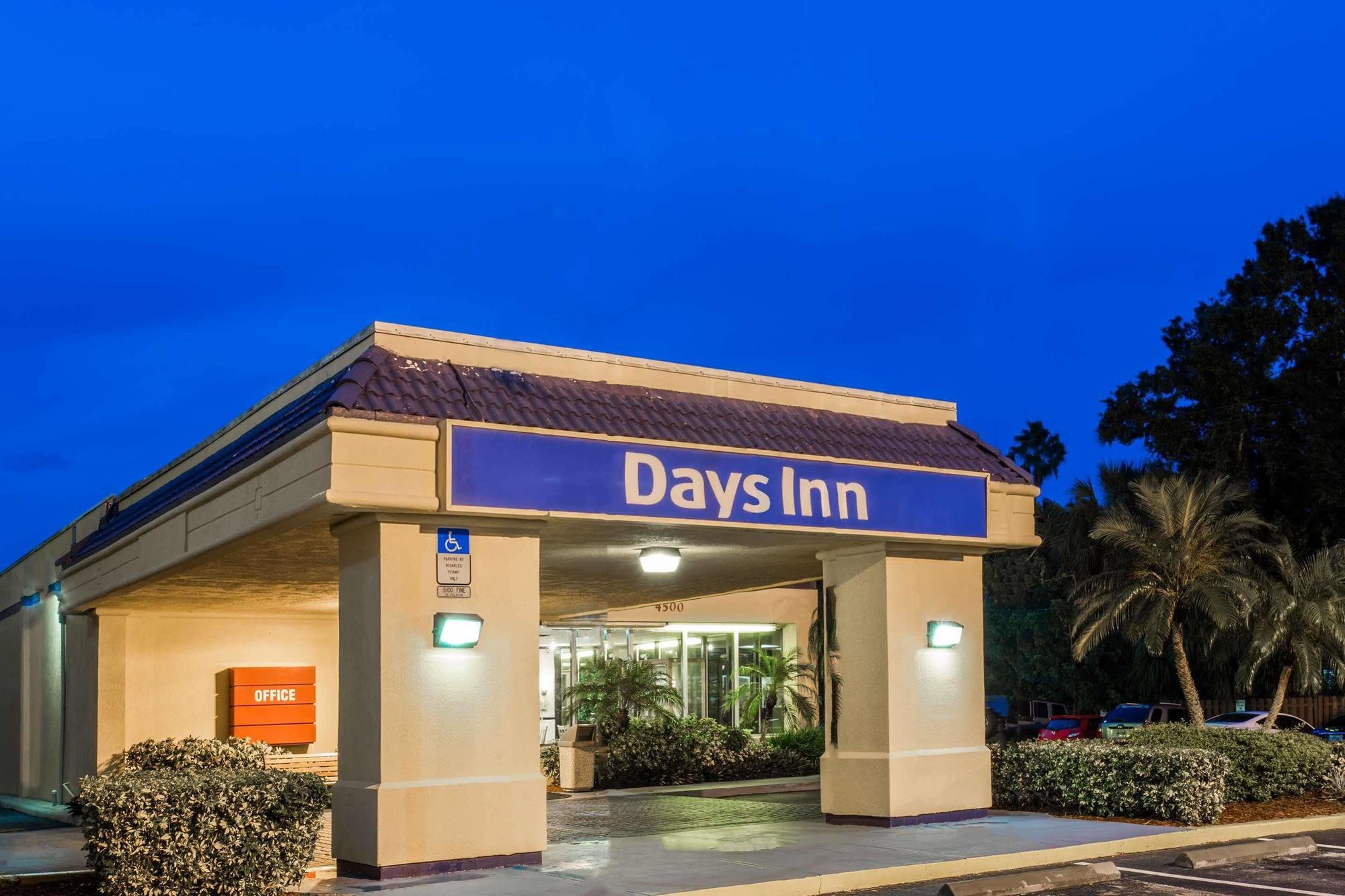 Days Inn By Wyndham Melbourne Exterior photo